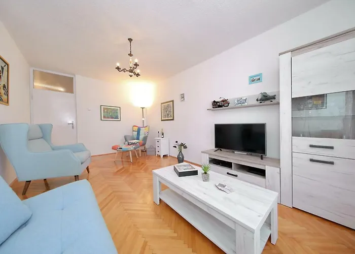 Apartman Lana In City Centre With Garage