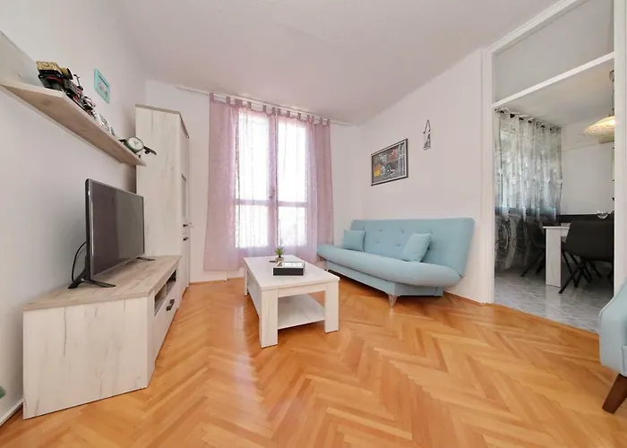 Apartman Lana In City Centre With Garage