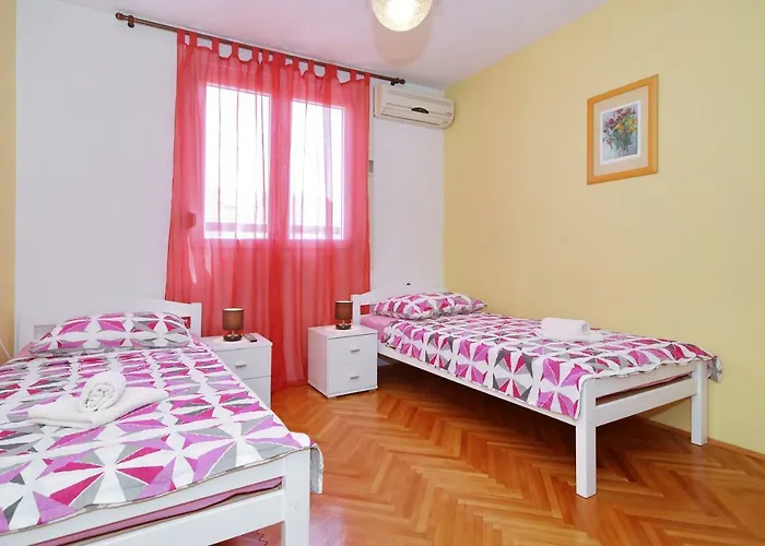 Apartman Lana In City Centre With Garage