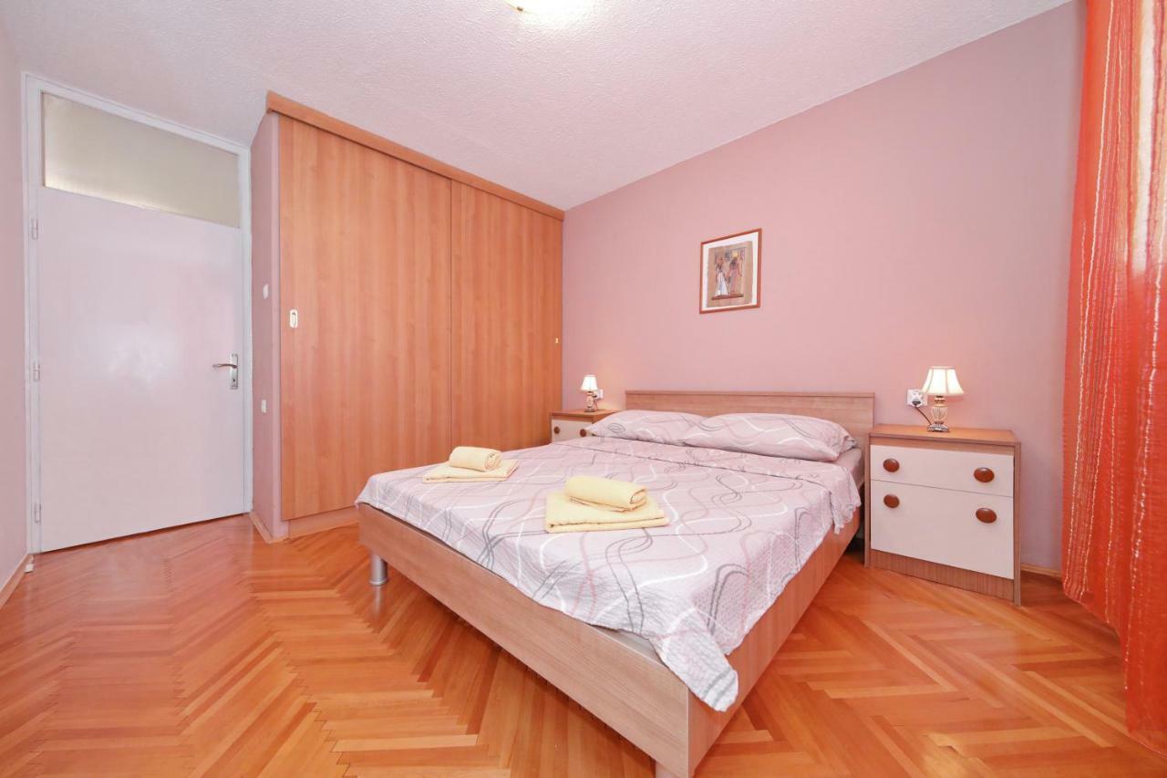 Lana In Centre With Garage Apartament