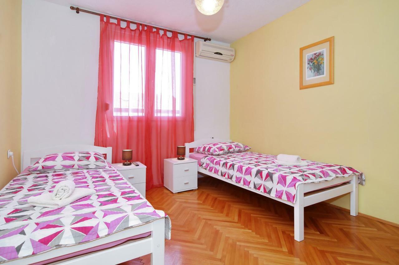 Lana In Centre With Garage Apartament